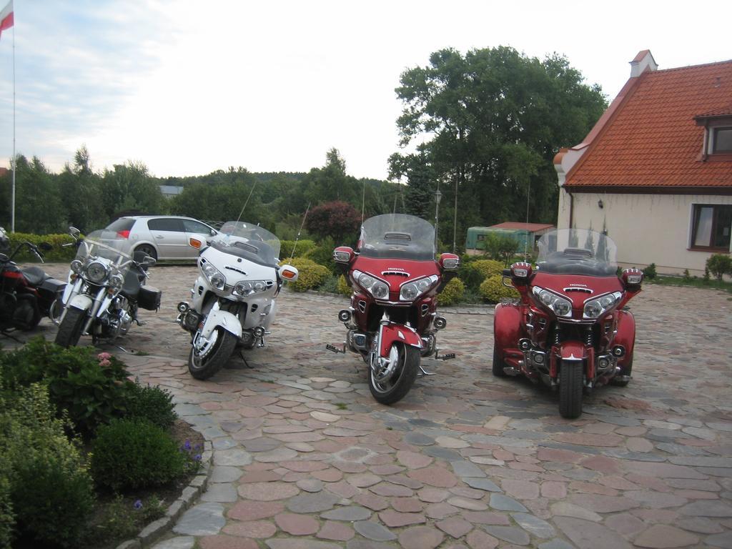 Gosciniec Rycerski Bed and Breakfast Paprotki Eksteriør billede